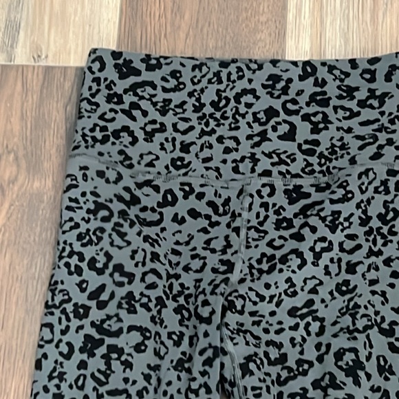 Athleta leopard print Elation high waisted leggings - Picture 4 of 8